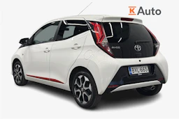 valkoinen Toyota AYGO 2018 kuva 3.