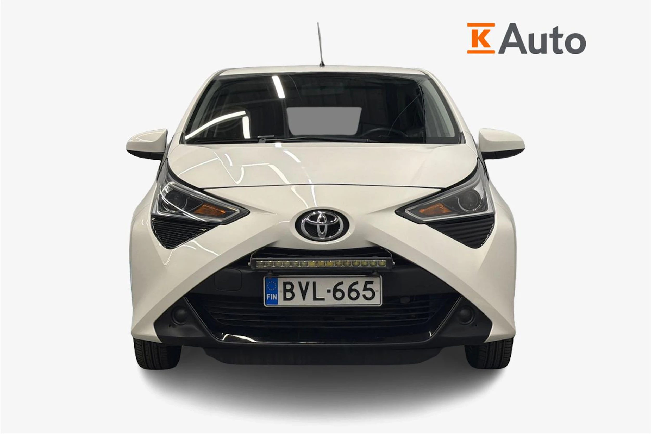 valkoinen Toyota AYGO 2018 kuva 5.