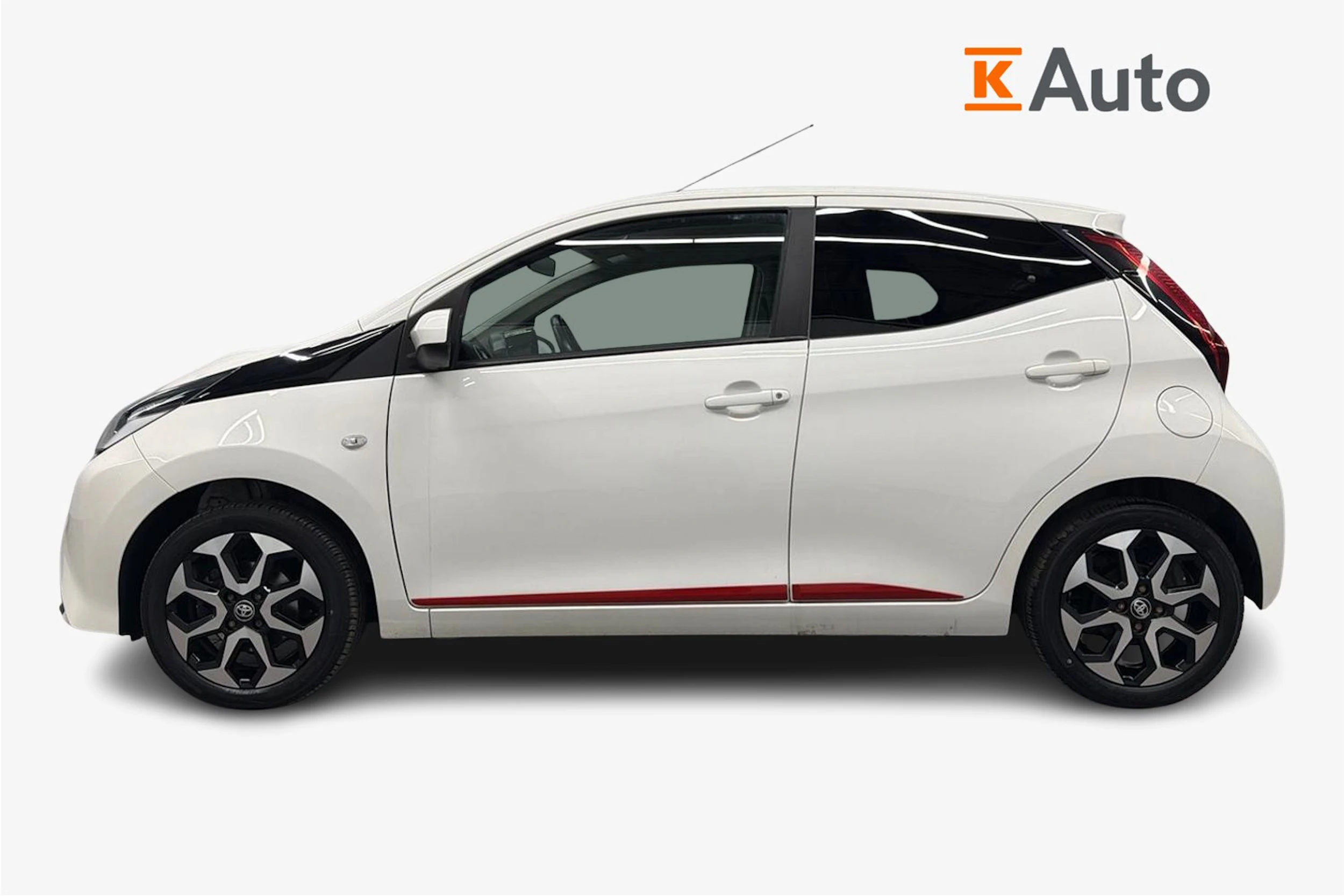 valkoinen Toyota AYGO 2018 kuva 7.
