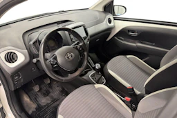 valkoinen Toyota AYGO 2018 kuva 8.