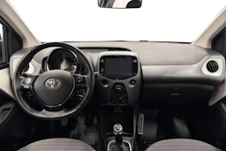 valkoinen Toyota AYGO 2018 kuva 9.