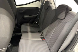 valkoinen Toyota AYGO 2018 kuva 11.