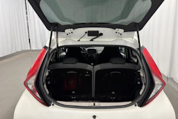 valkoinen Toyota AYGO 2018 kuva 17.