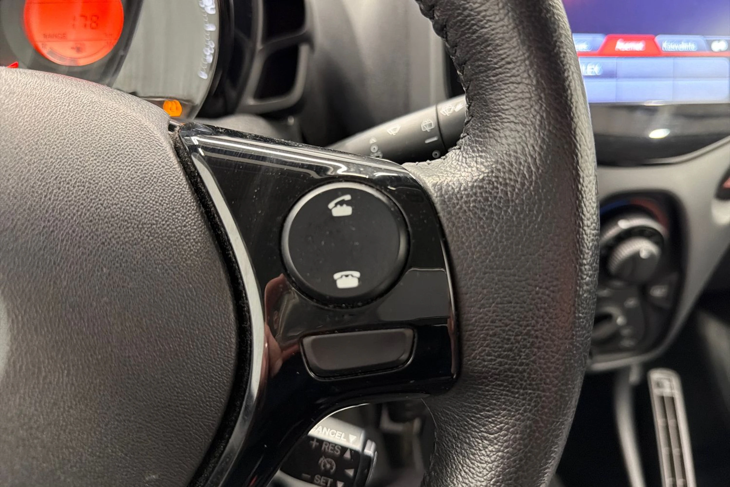 valkoinen Toyota AYGO 2018 kuva 21.