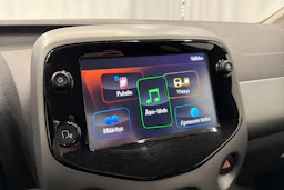 valkoinen Toyota AYGO 2018 kuva 22.