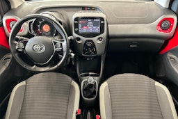 punainen Toyota AYGO 2020 kuva 3.