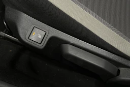 punainen Toyota AYGO 2020 kuva 13.