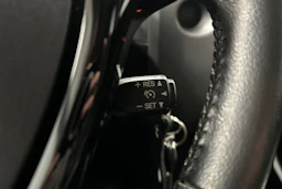 punainen Toyota AYGO 2020 kuva 19.