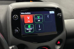 punainen Toyota AYGO 2020 kuva 20.