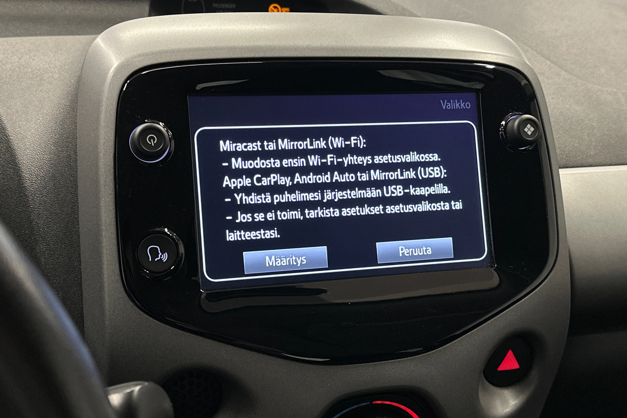 punainen Toyota AYGO 2020 kuva 21.