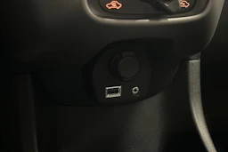 punainen Toyota AYGO 2020 kuva 24.