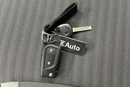 punainen Toyota AYGO 2020 kuva 26.