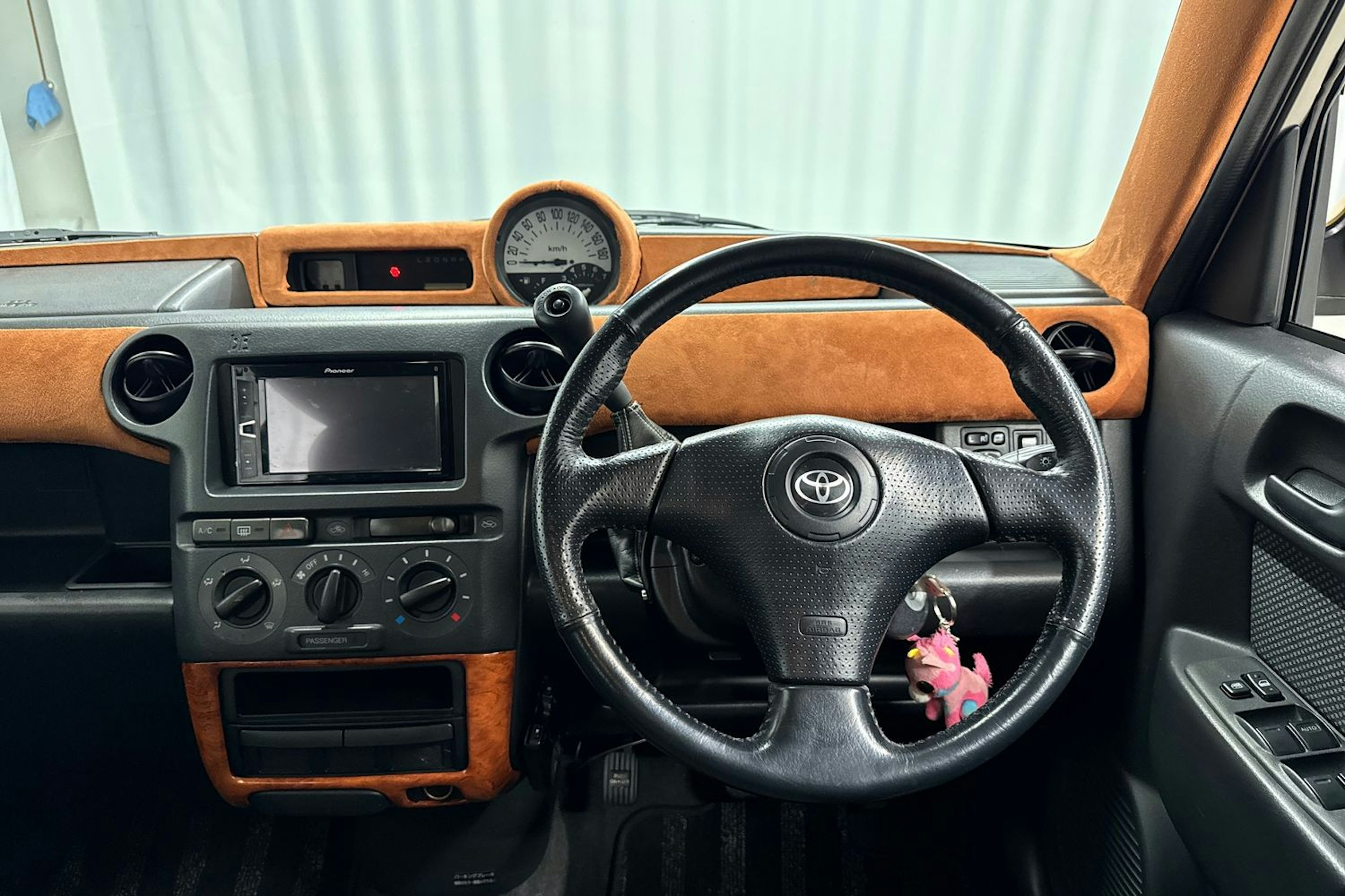 ruskea (beige) Toyota BB 2001 kuva 13.