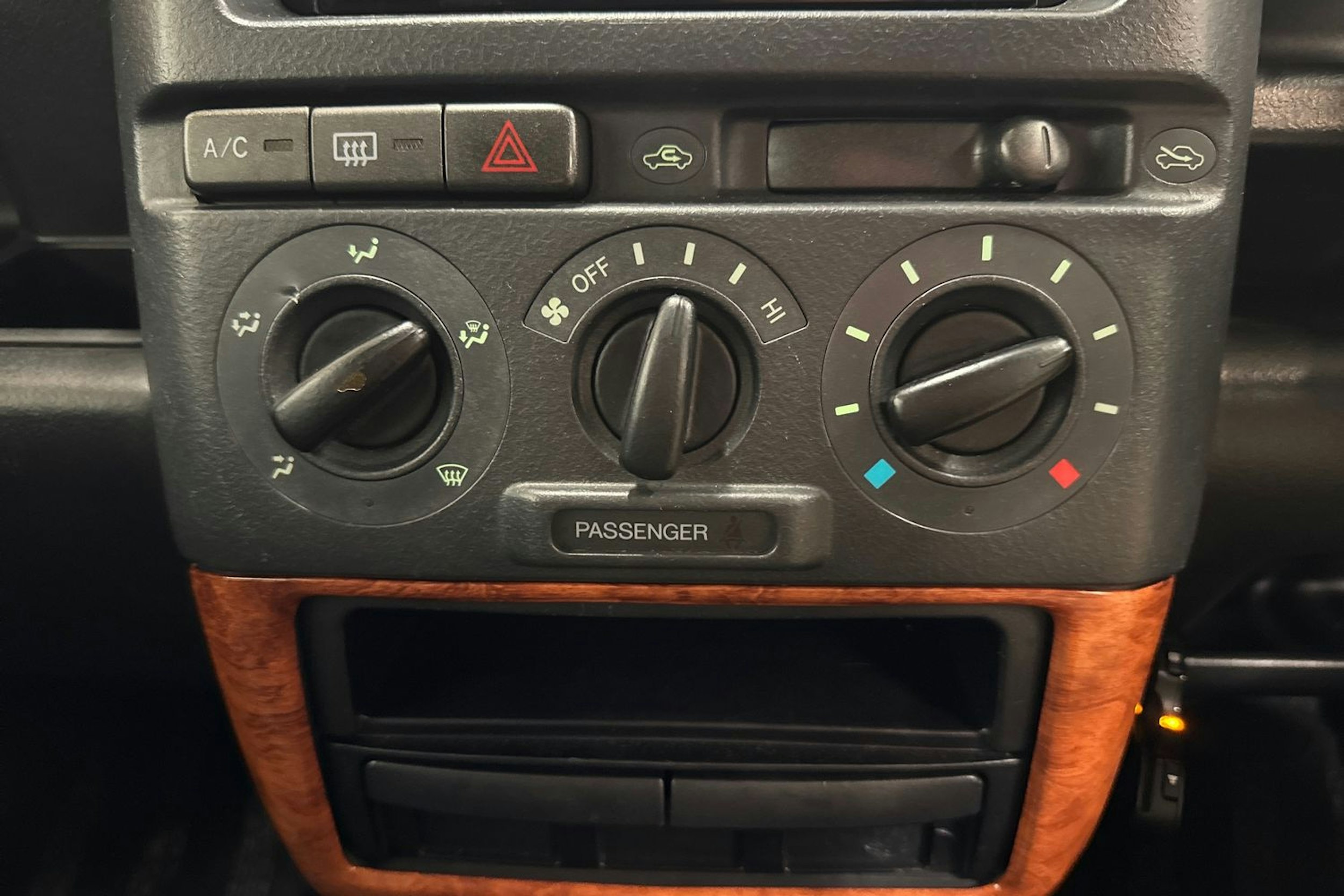 ruskea (beige) Toyota BB 2001 kuva 17.