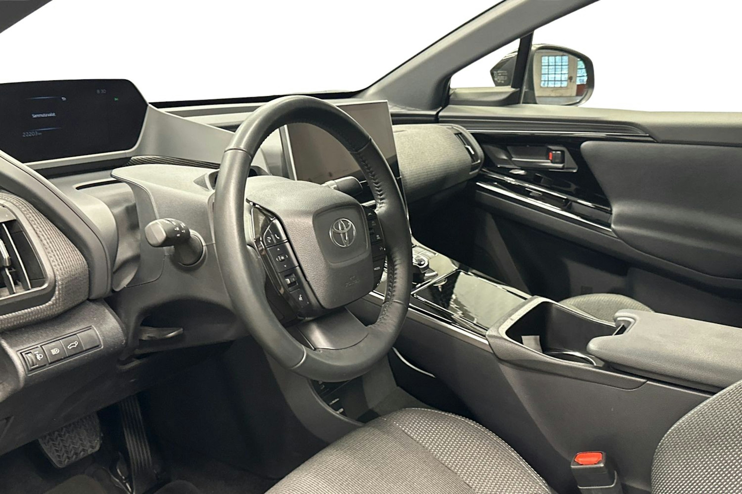 musta Toyota bZ4X 2022 kuva 7.
