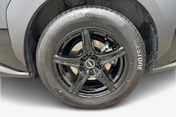 musta Toyota bZ4X 2022 kuva 11.