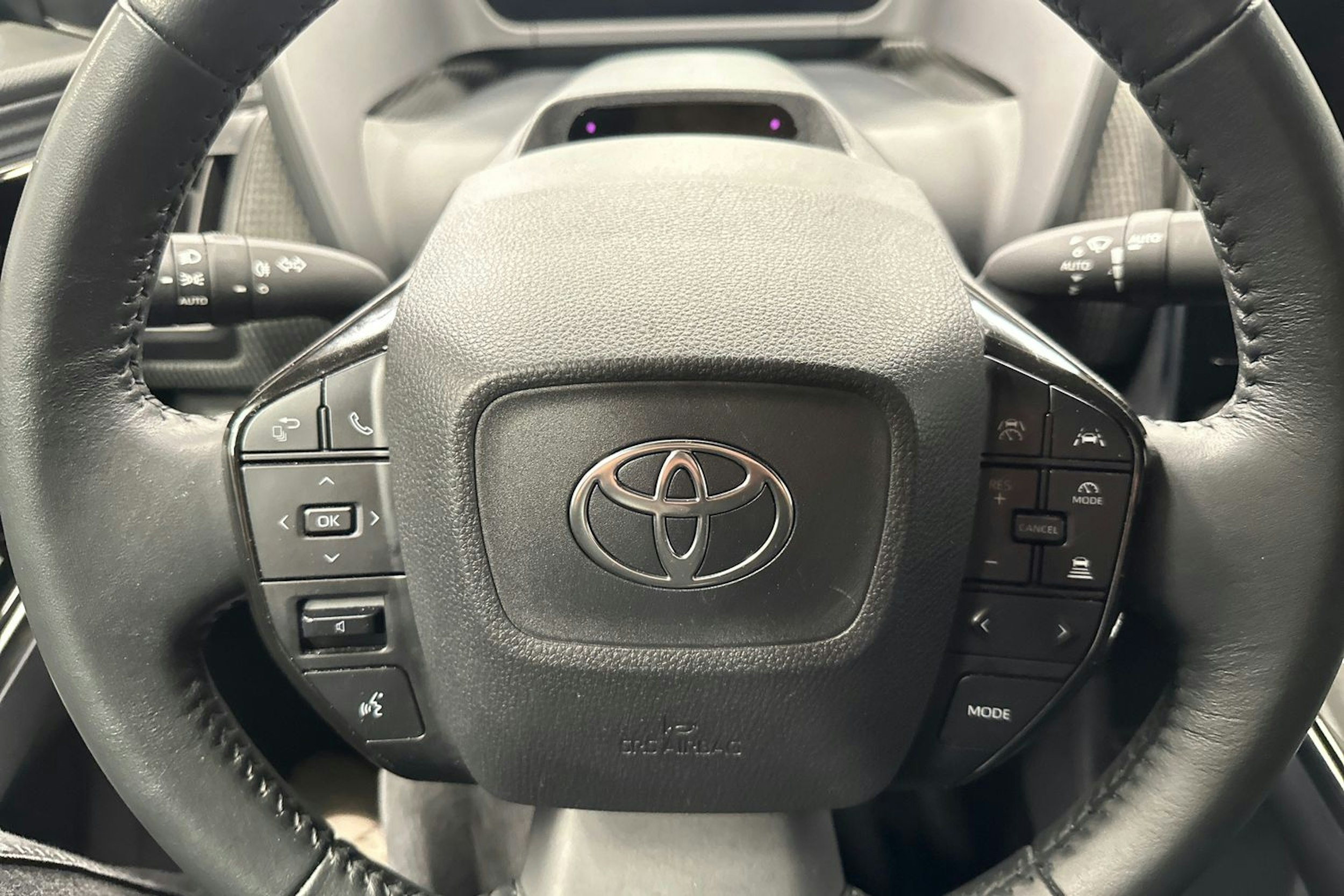 musta Toyota bZ4X 2022 kuva 14.