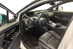 Valkoinen Toyota bZ4X 2022 kuva 6.