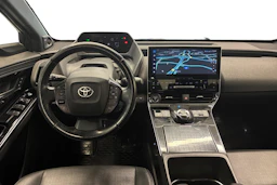 Valkoinen Toyota bZ4X 2022 kuva 7.
