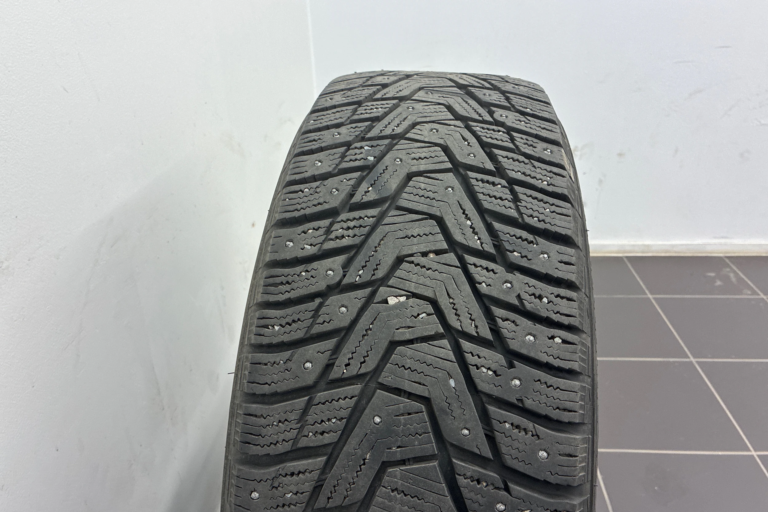 Valkoinen Toyota bZ4X 2022 kuva 12.