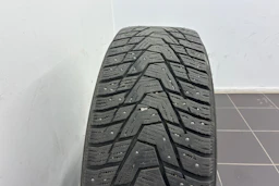 Valkoinen Toyota bZ4X 2022 kuva 12.