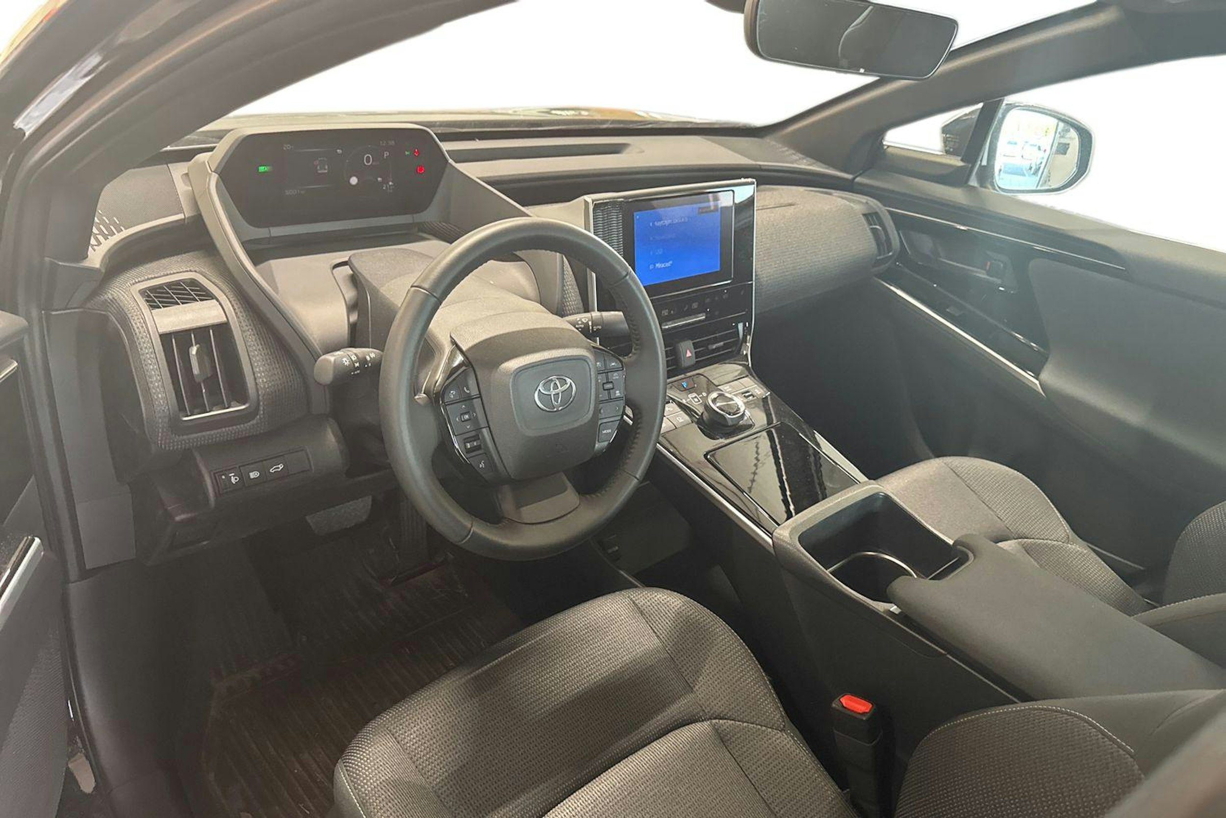 musta Toyota bZ4X 2023 kuva 3.
