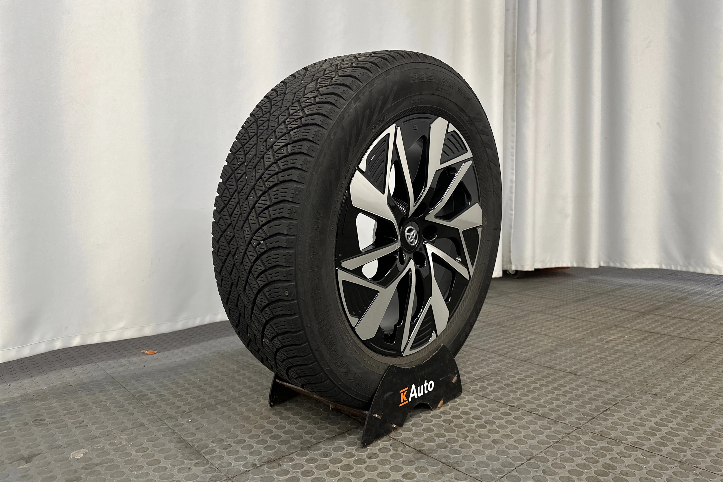 harmaa Toyota bZ4X 2023 kuva 10.