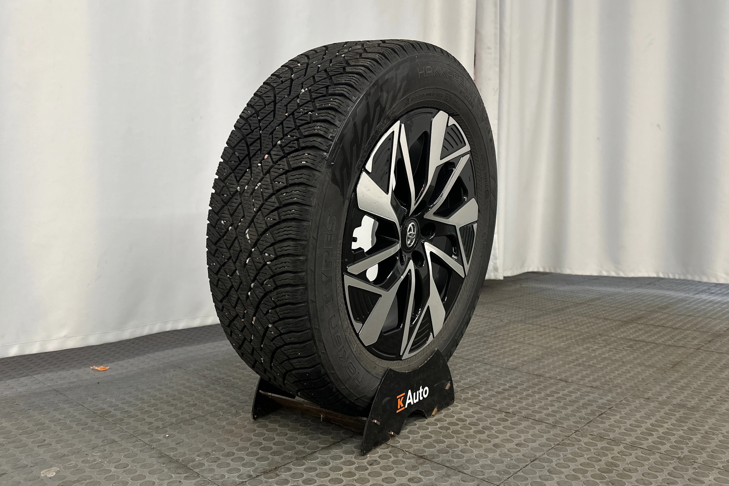 harmaa Toyota bZ4X 2023 kuva 10.