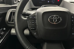 harmaa Toyota bZ4X 2023 kuva 11.