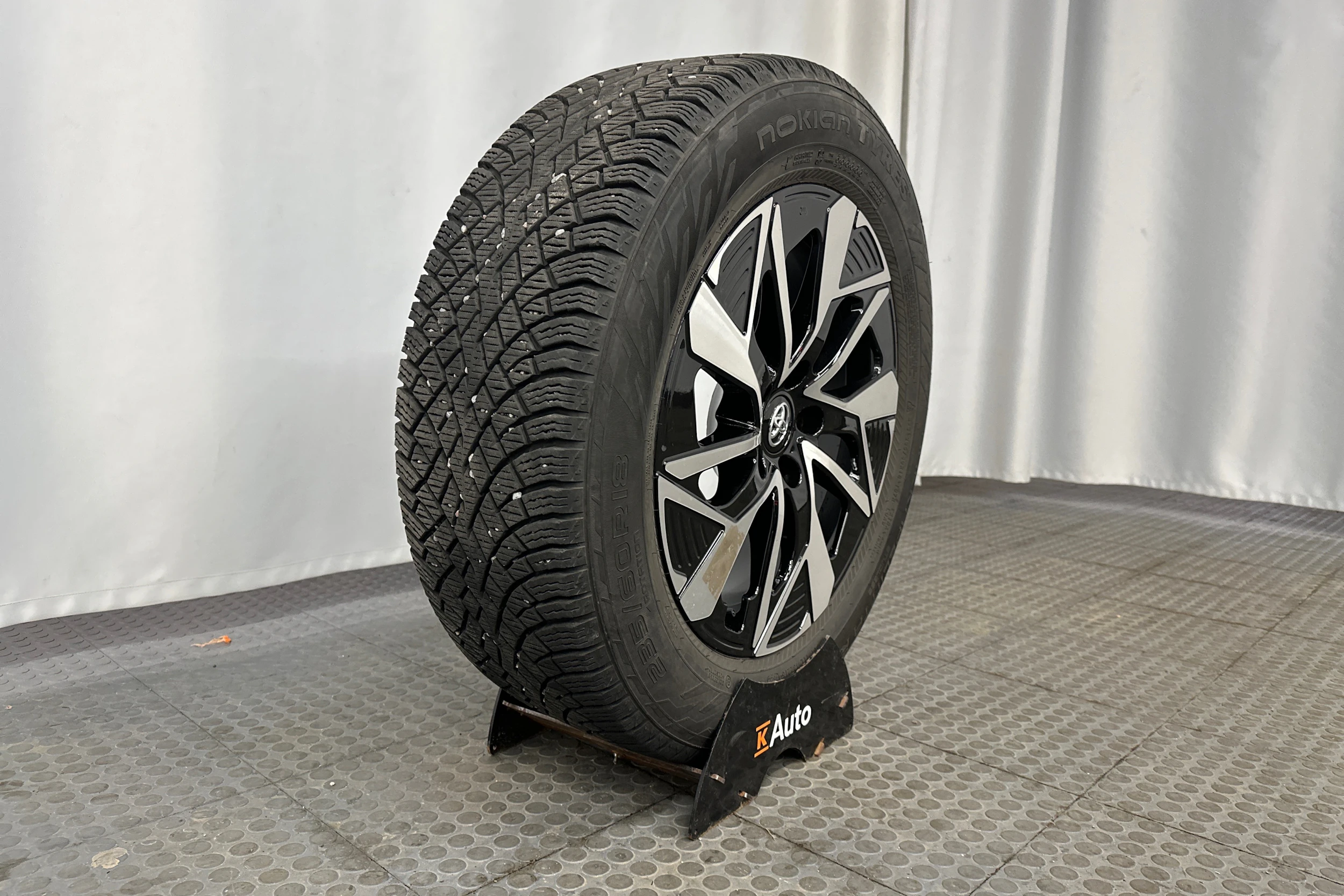 harmaa Toyota bZ4X 2023 kuva 10.