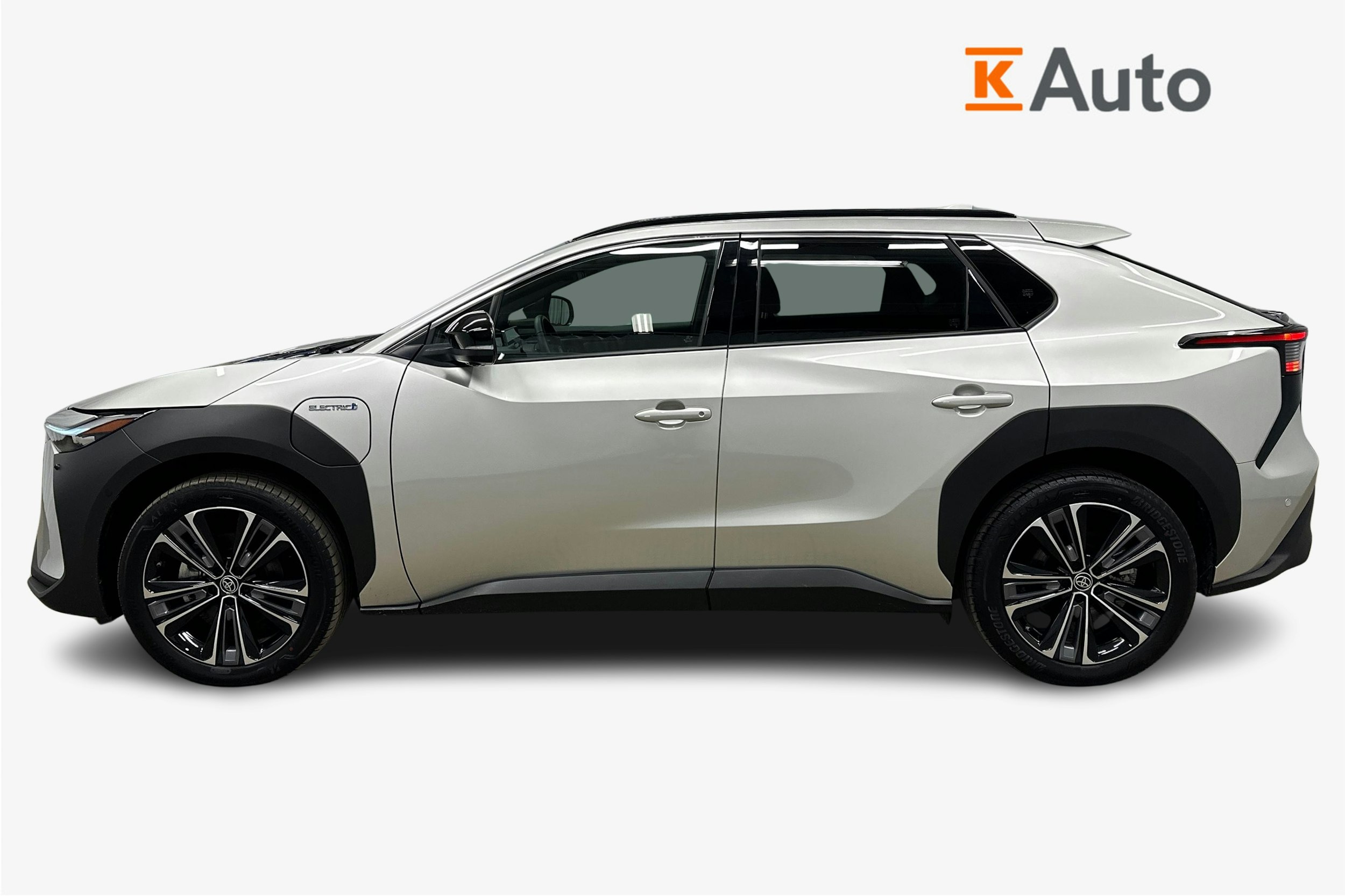 harmaa Toyota bZ4X 2024 kuva 6.