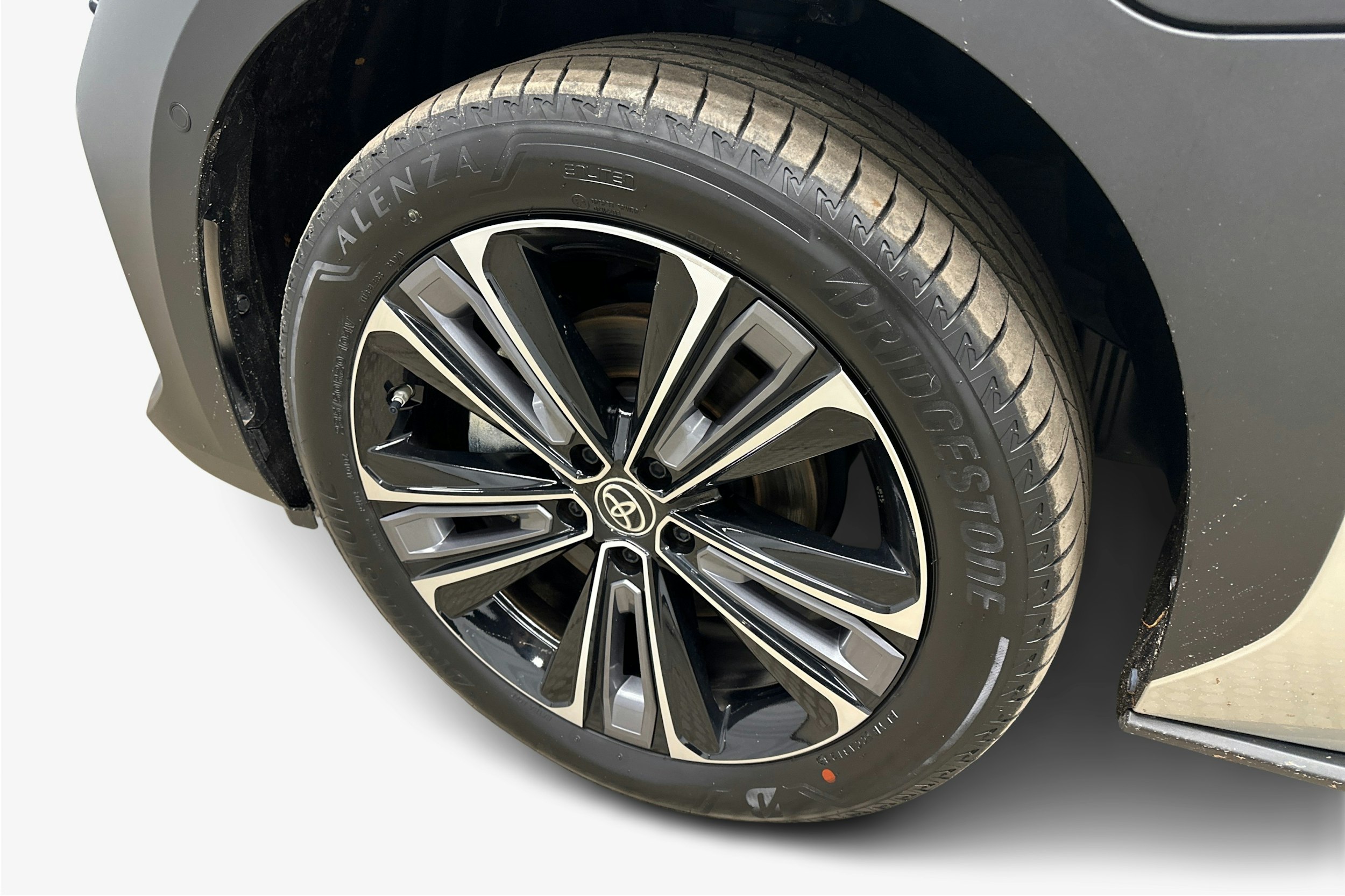 harmaa Toyota bZ4X 2024 kuva 11.