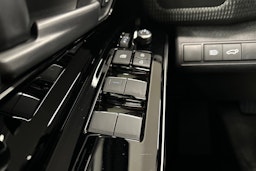 harmaa Toyota bZ4X 2024 kuva 17.