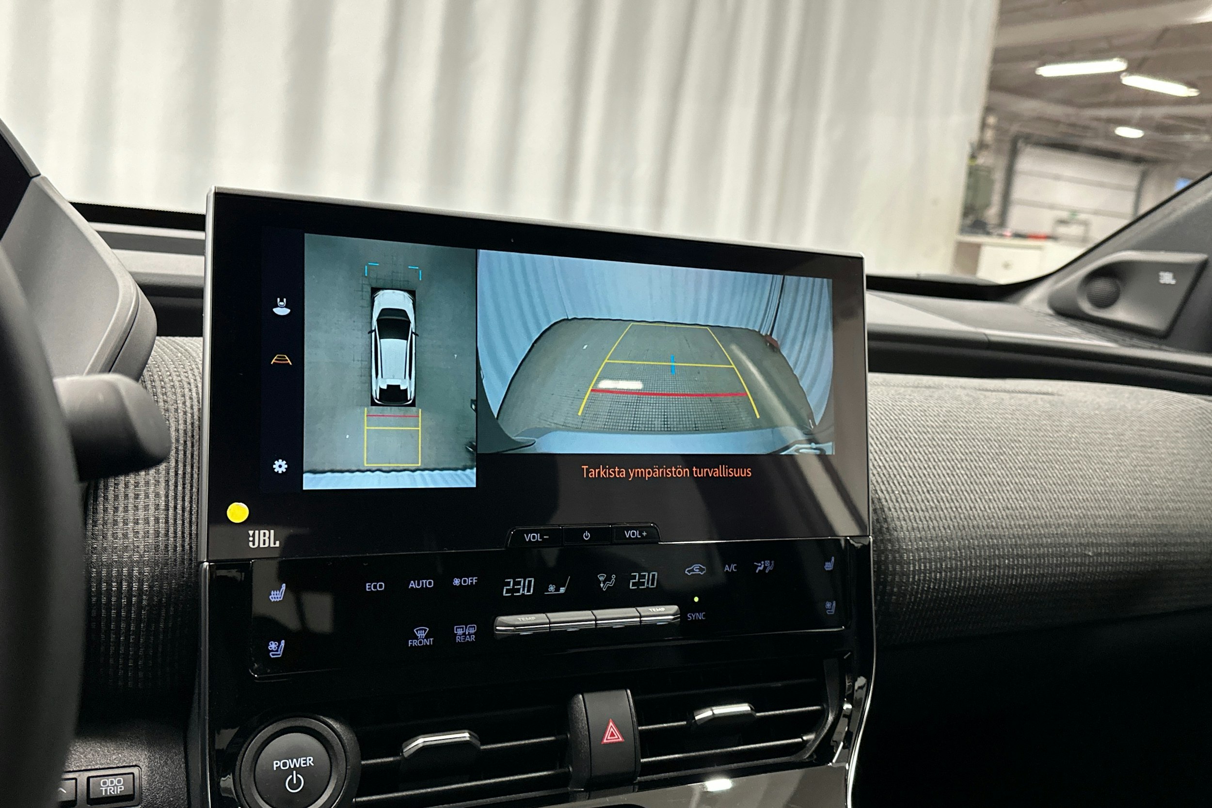 harmaa Toyota bZ4X 2024 kuva 19.