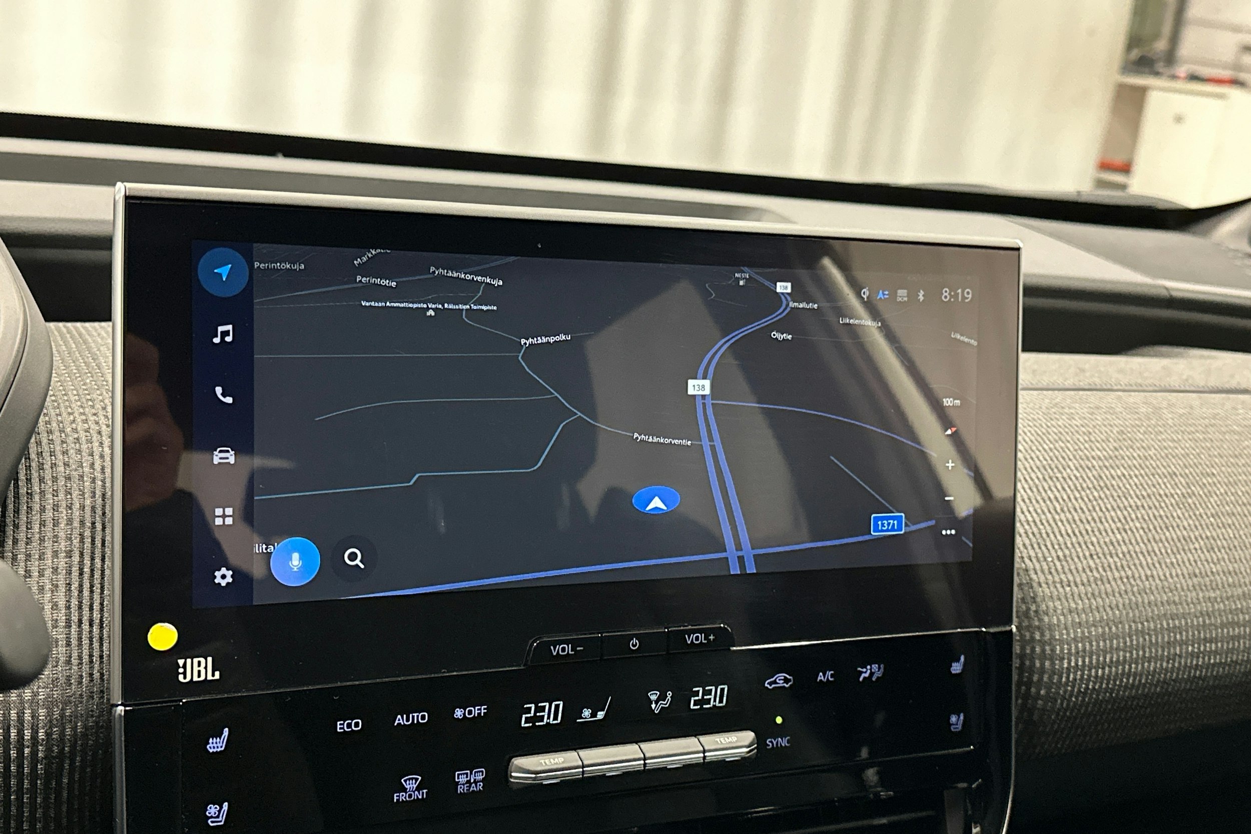 harmaa Toyota bZ4X 2024 kuva 20.