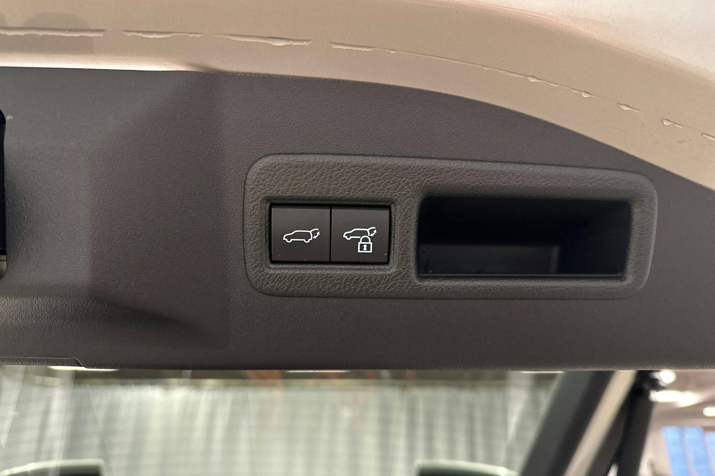 harmaa Toyota bZ4X 2024 kuva 26.