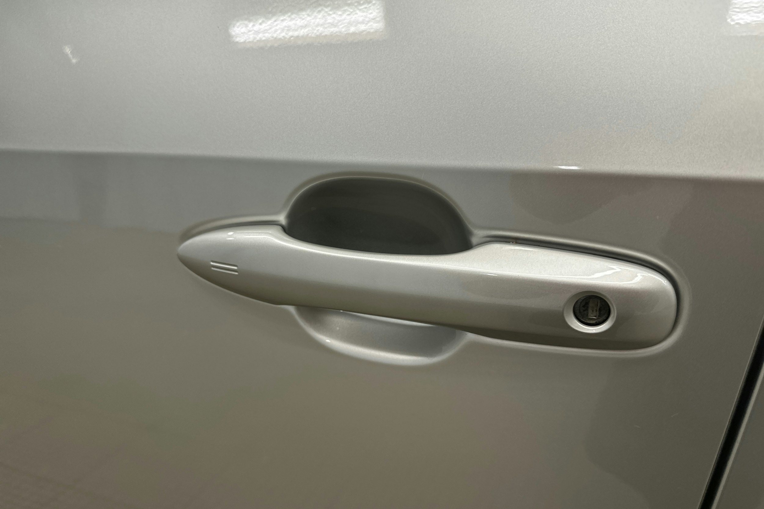 harmaa Toyota bZ4X 2024 kuva 27.