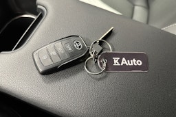 harmaa Toyota bZ4X 2024 kuva 28.