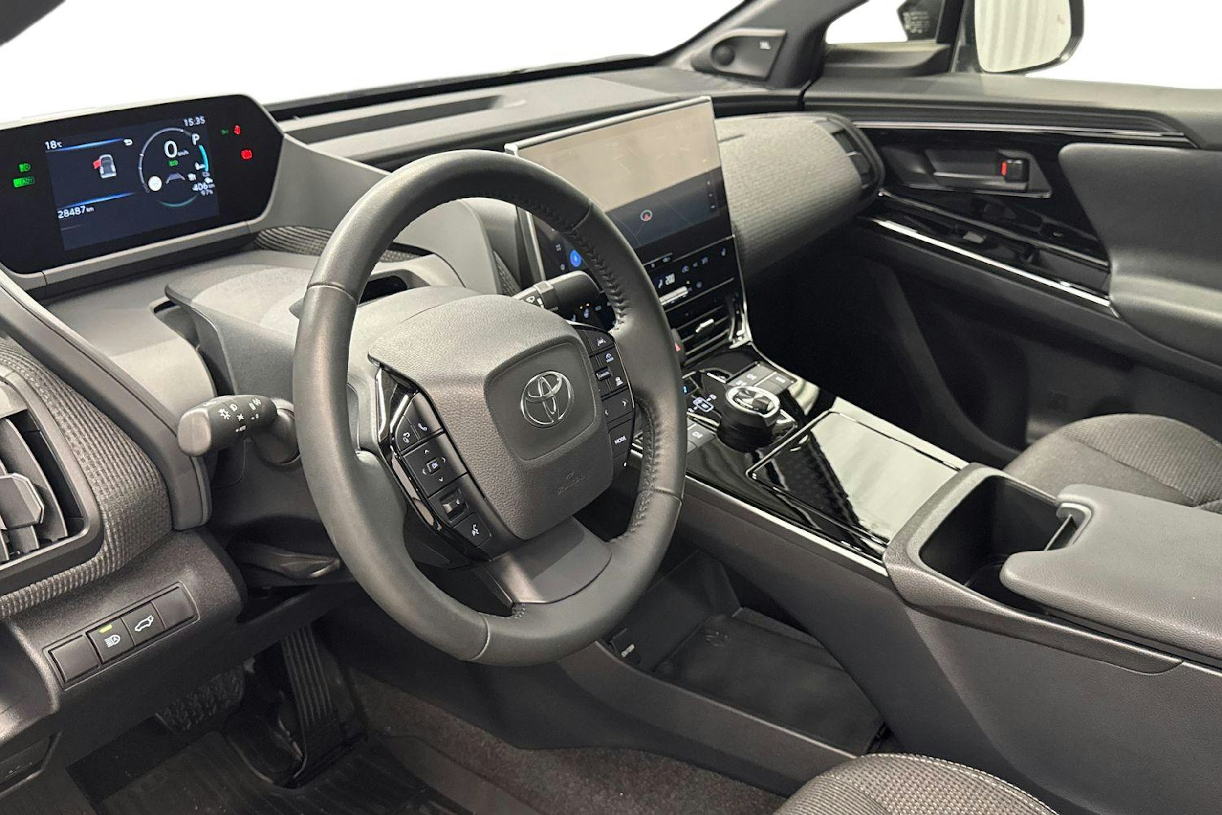 harmaa Toyota bZ4X 2024 kuva 7.