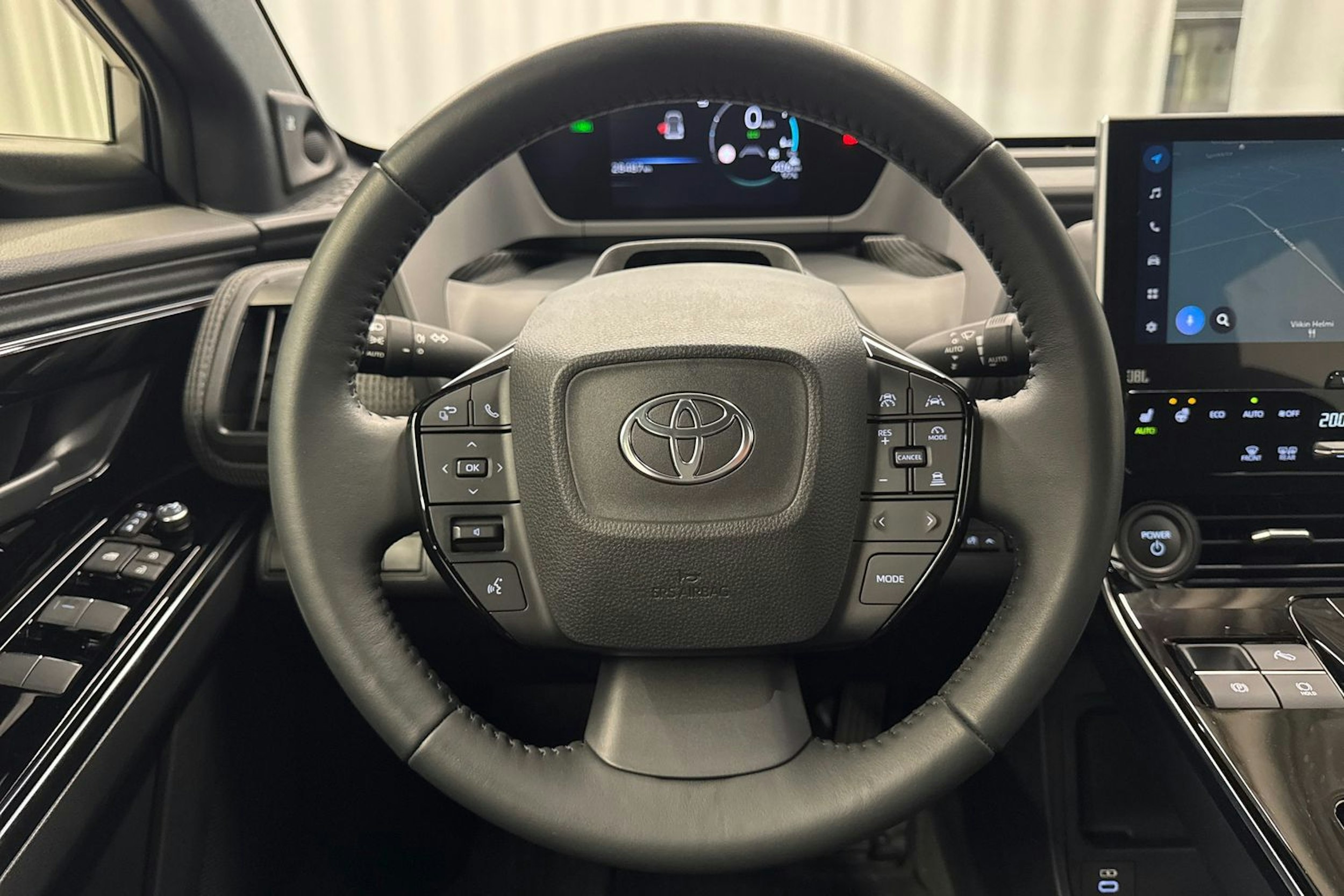 harmaa Toyota bZ4X 2024 kuva 14.