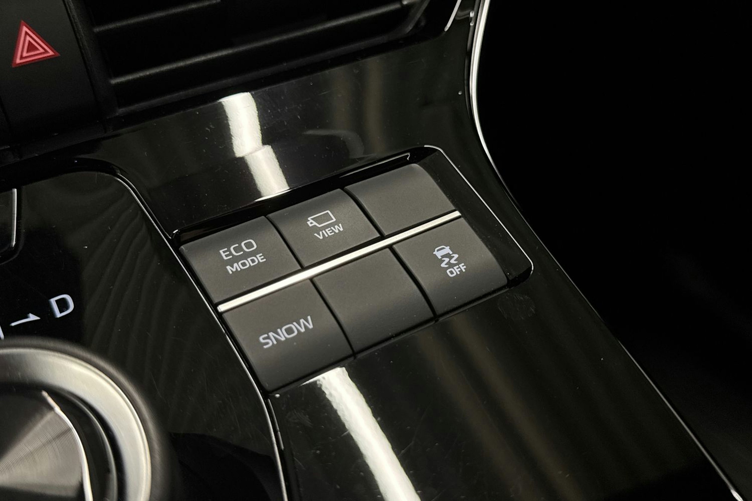 harmaa Toyota bZ4X 2024 kuva 25.