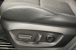 harmaa Toyota bZ4X 2024 kuva 27.