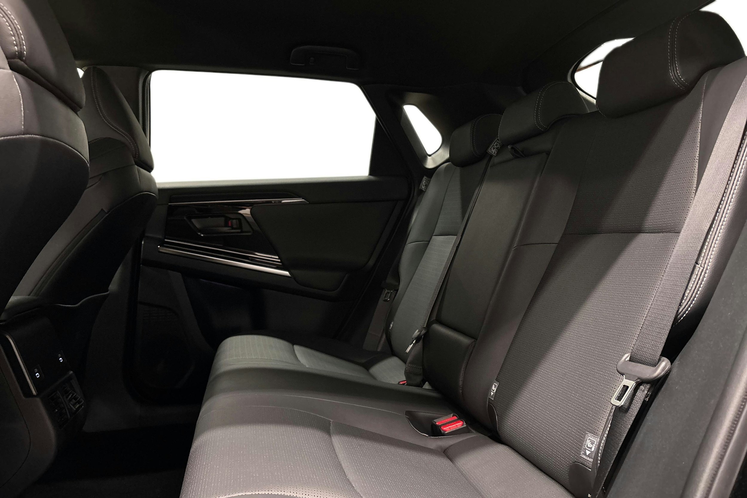 musta Toyota bZ4X 2024 kuva 10.