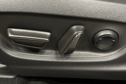 musta Toyota bZ4X 2024 kuva 17.