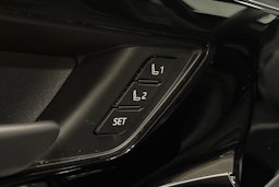 musta Toyota bZ4X 2024 kuva 18.