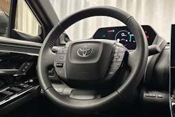 musta Toyota bZ4X 2024 kuva 19.