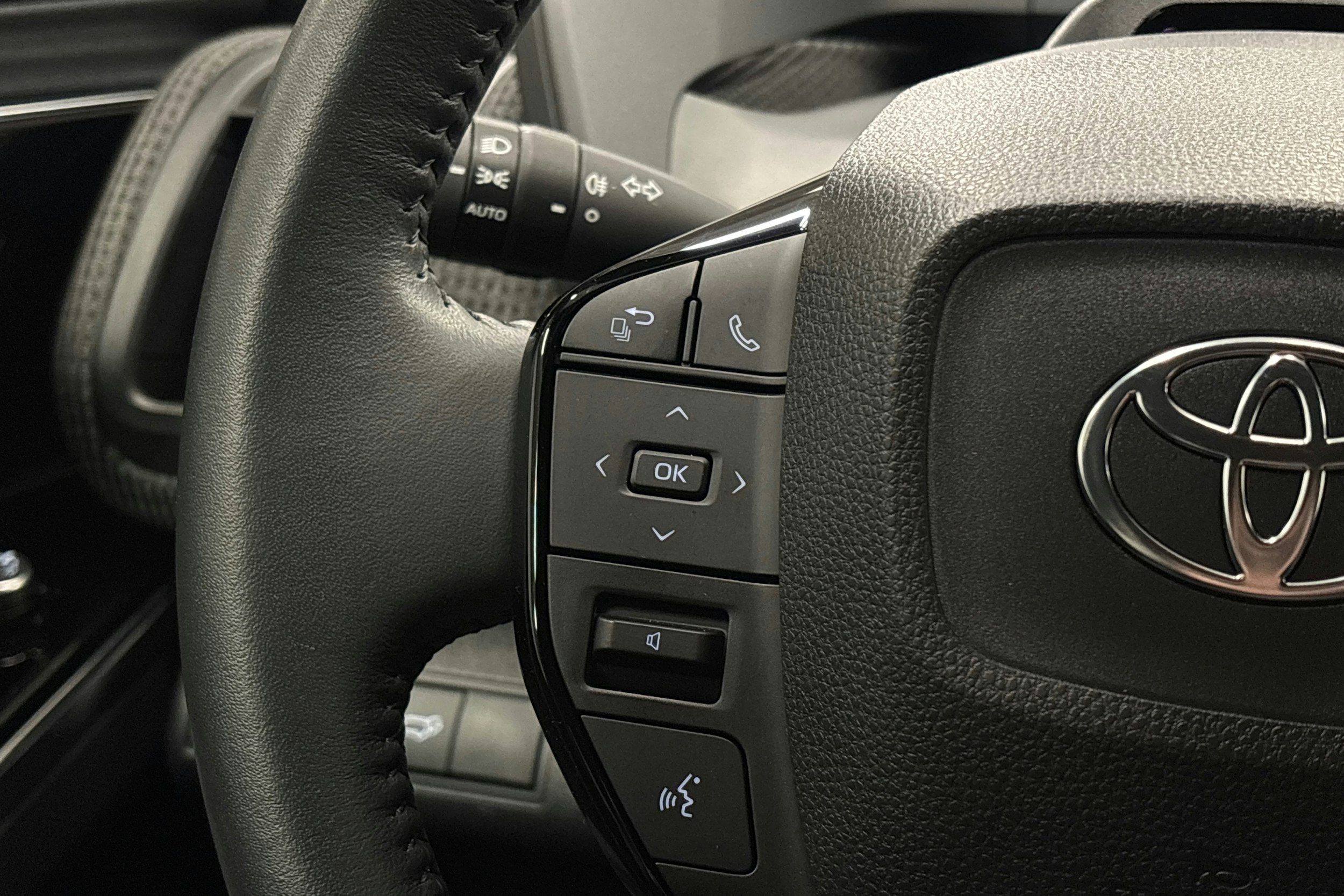 musta Toyota bZ4X 2024 kuva 20.