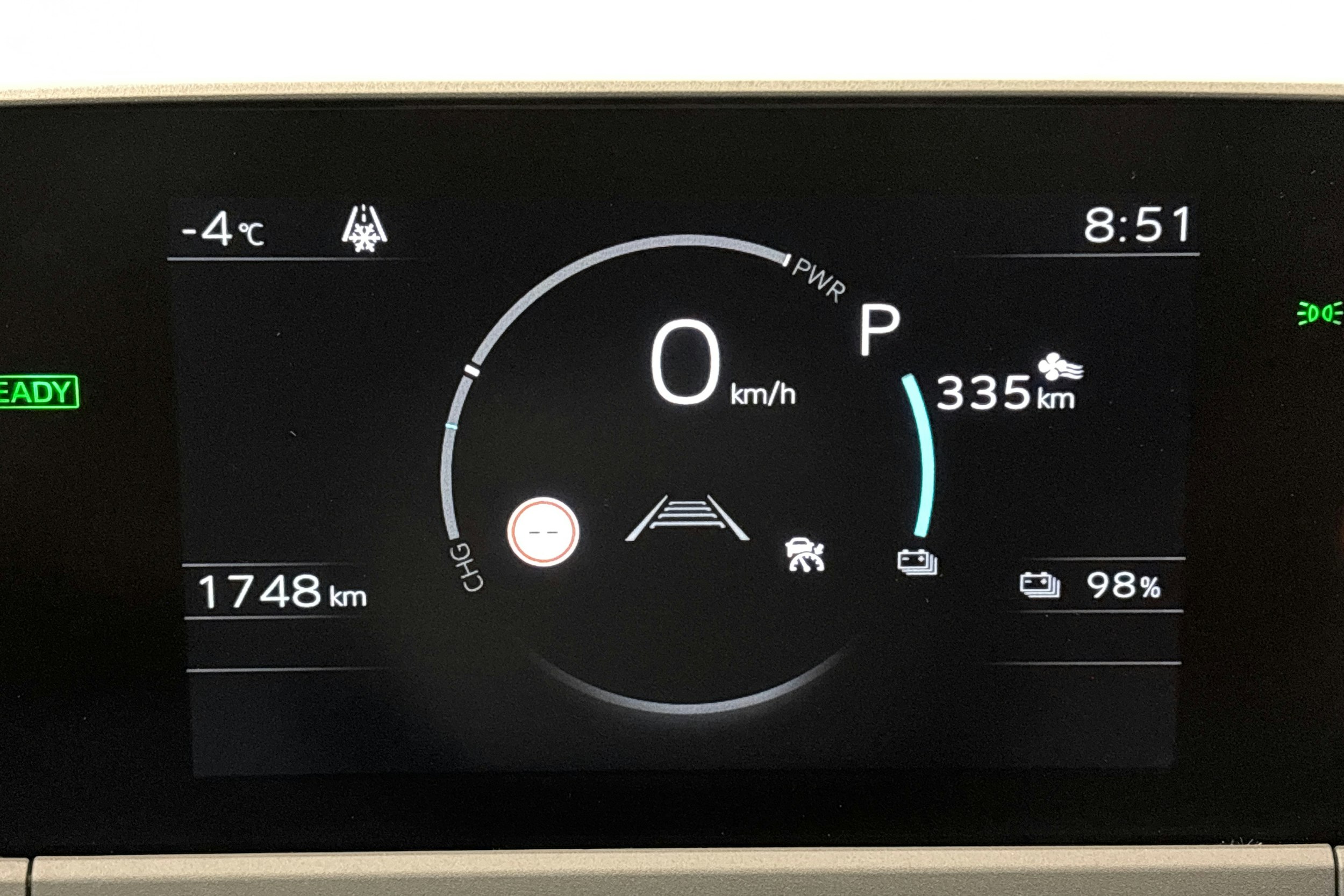 musta Toyota bZ4X 2024 kuva 22.