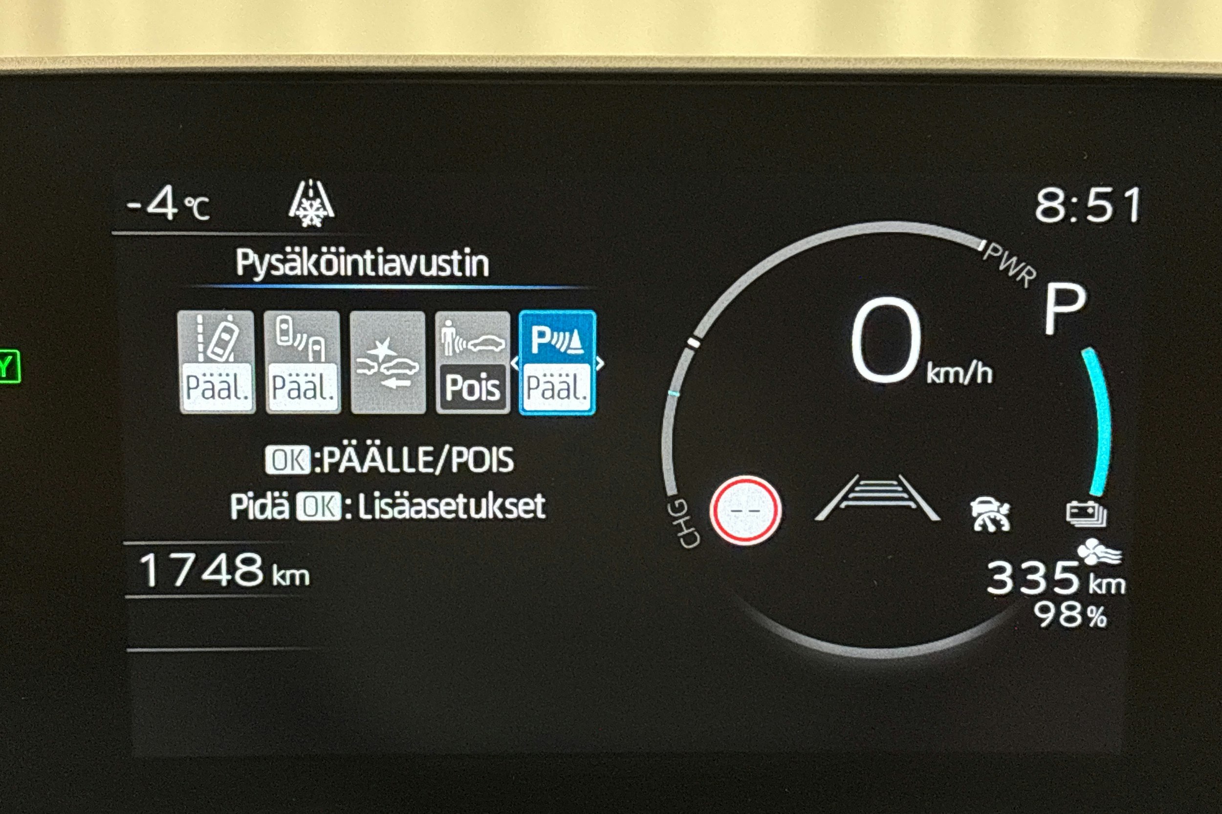 musta Toyota bZ4X 2024 kuva 23.