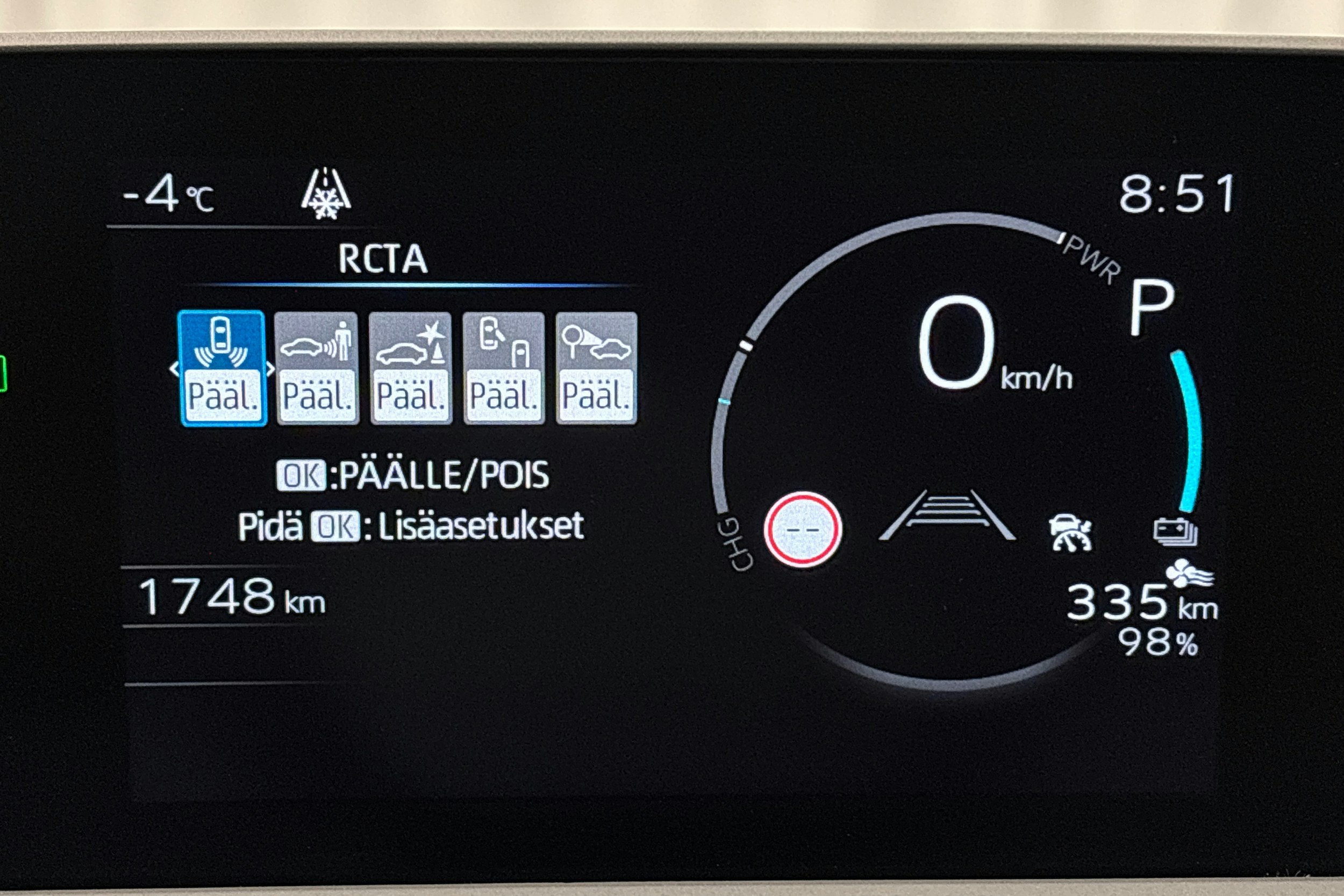 musta Toyota bZ4X 2024 kuva 24.